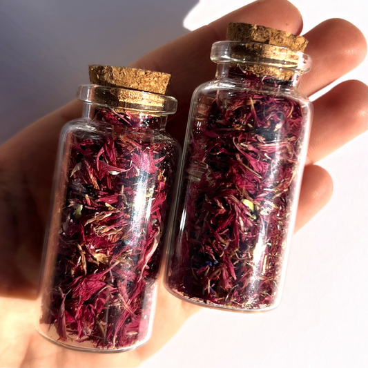 Fiole de Bleuet rose / Herbal Witch Bottle